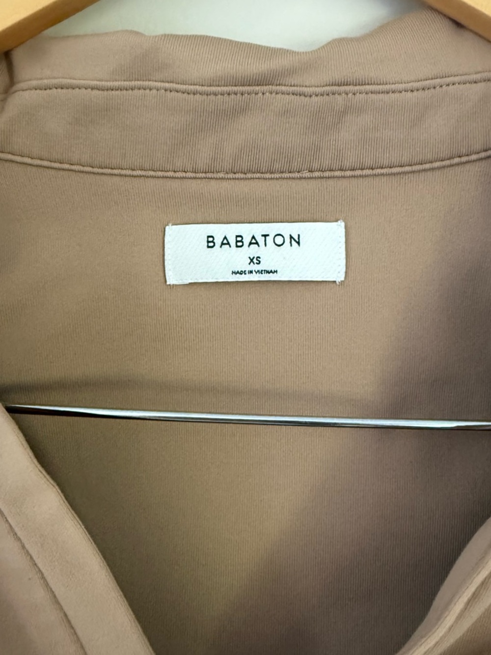 BABATON ARITZIA Collared V Neck Crop Top Long Sleeve Taupe Tan Size XS GUC - Picture 13 of 13